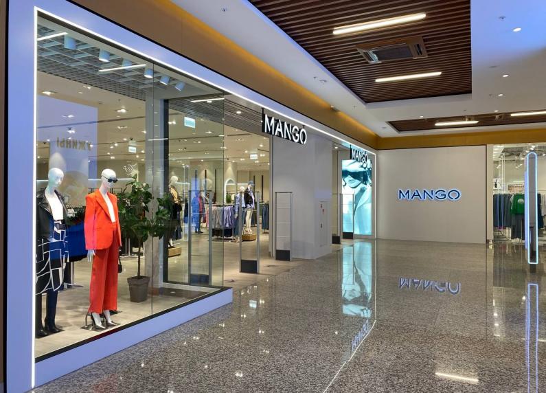 В ТРЦ «Щёлковский» открылся магазин женской одежды Mango на месте ушедшего Marks & Spencer. 