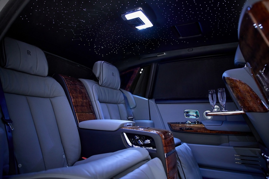 JBS-2021 Rolls Royce Phantom-Dove Grey Interiorlores.jpg
